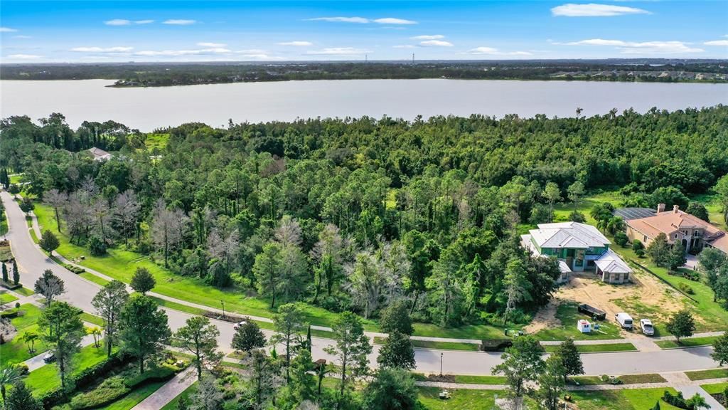 Activo con contrato: $595,000 (1.65 acres)