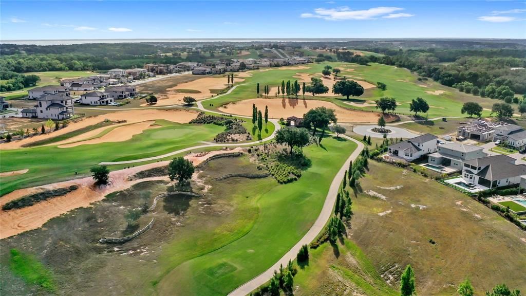 Activo con contrato: $595,000 (1.65 acres)