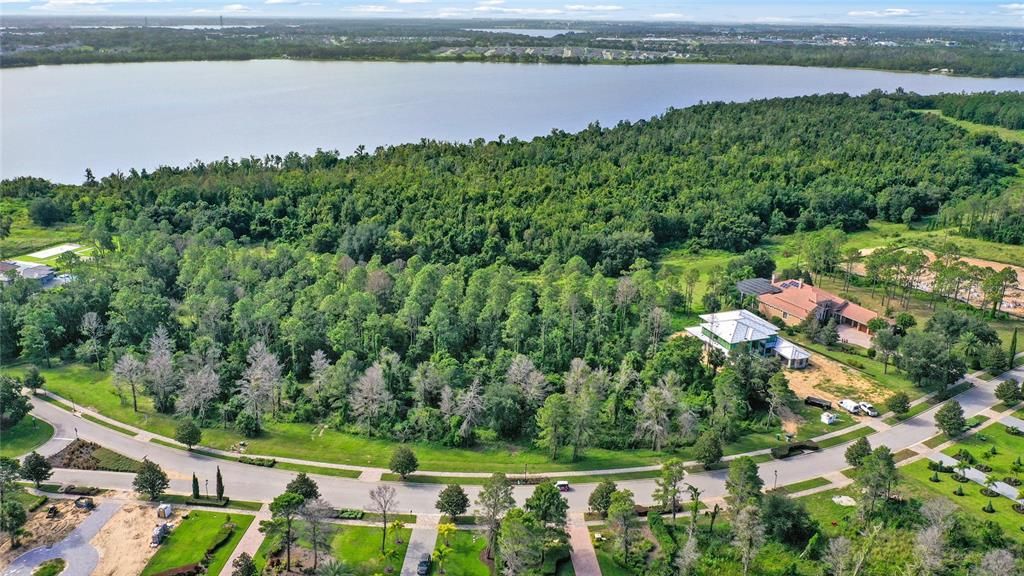 Activo con contrato: $595,000 (1.65 acres)