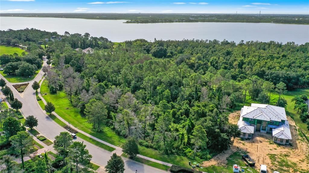 Activo con contrato: $595,000 (1.65 acres)