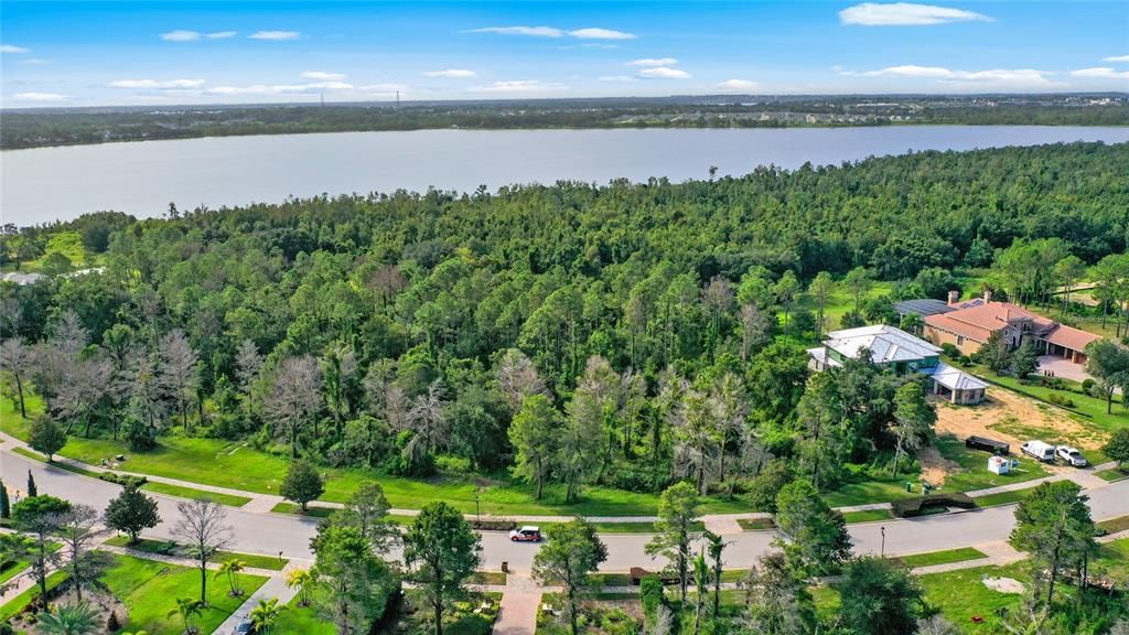 Activo con contrato: $595,000 (1.65 acres)