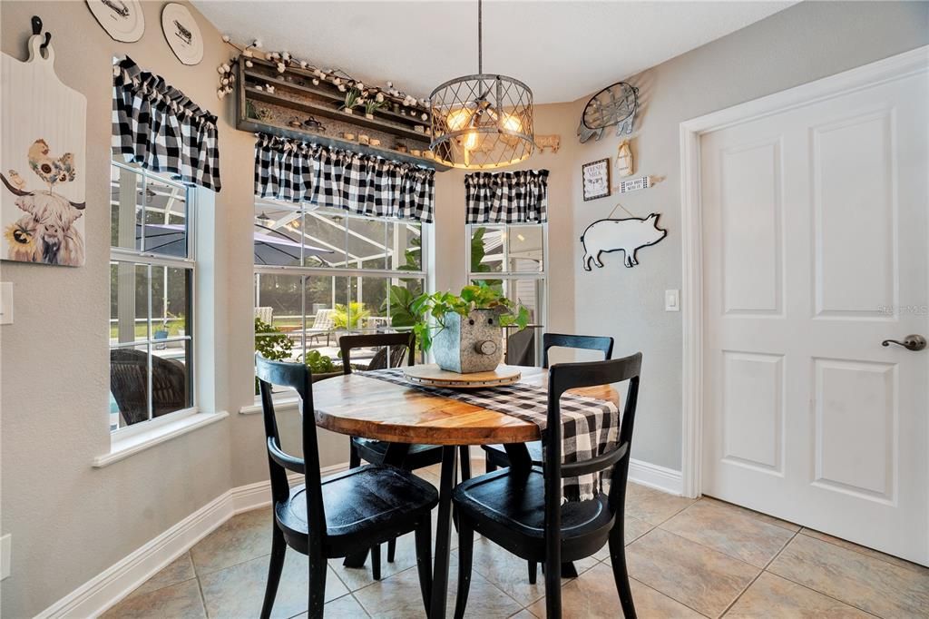 For Sale: $850,000 (5 beds, 3 baths, 4127 Square Feet)