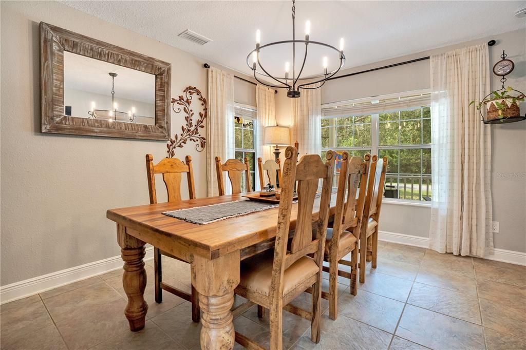 For Sale: $850,000 (5 beds, 3 baths, 4127 Square Feet)