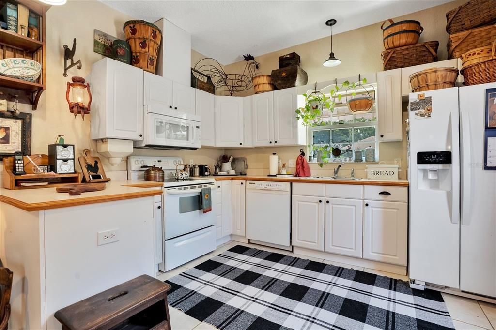 For Sale: $850,000 (5 beds, 3 baths, 4127 Square Feet)