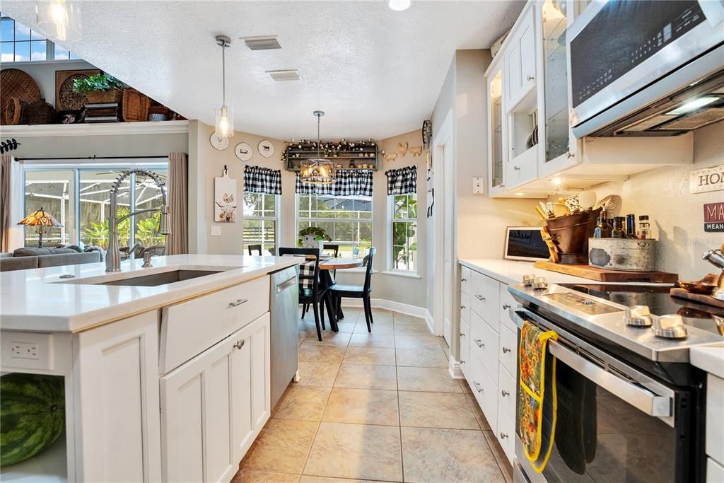 For Sale: $850,000 (5 beds, 3 baths, 4127 Square Feet)