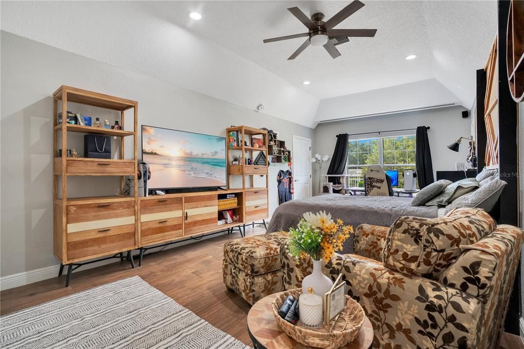 For Sale: $850,000 (5 beds, 3 baths, 4127 Square Feet)