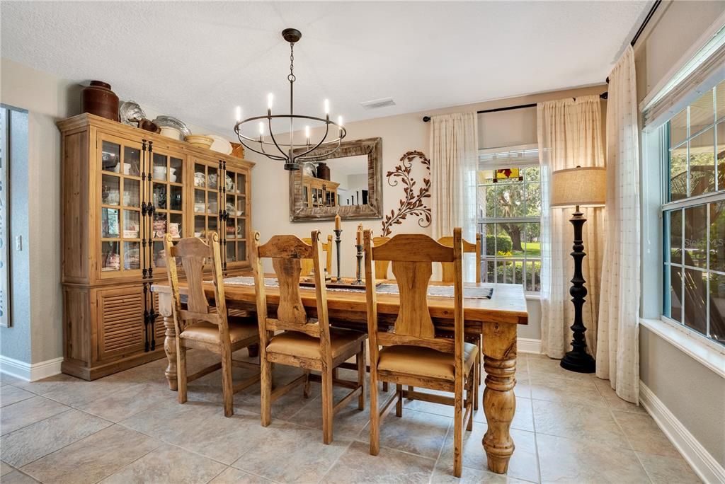 For Sale: $850,000 (5 beds, 3 baths, 4127 Square Feet)