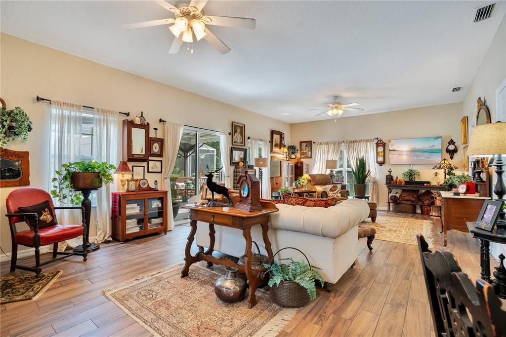 For Sale: $850,000 (5 beds, 3 baths, 4127 Square Feet)