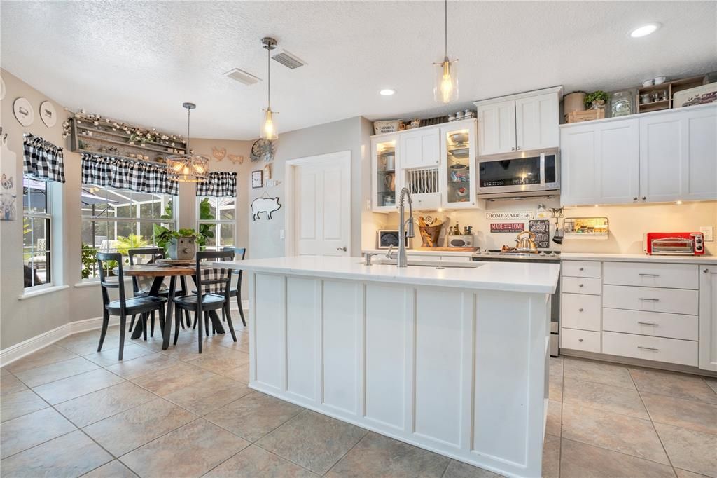 For Sale: $850,000 (5 beds, 3 baths, 4127 Square Feet)