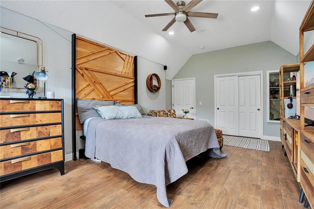 For Sale: $850,000 (5 beds, 3 baths, 4127 Square Feet)