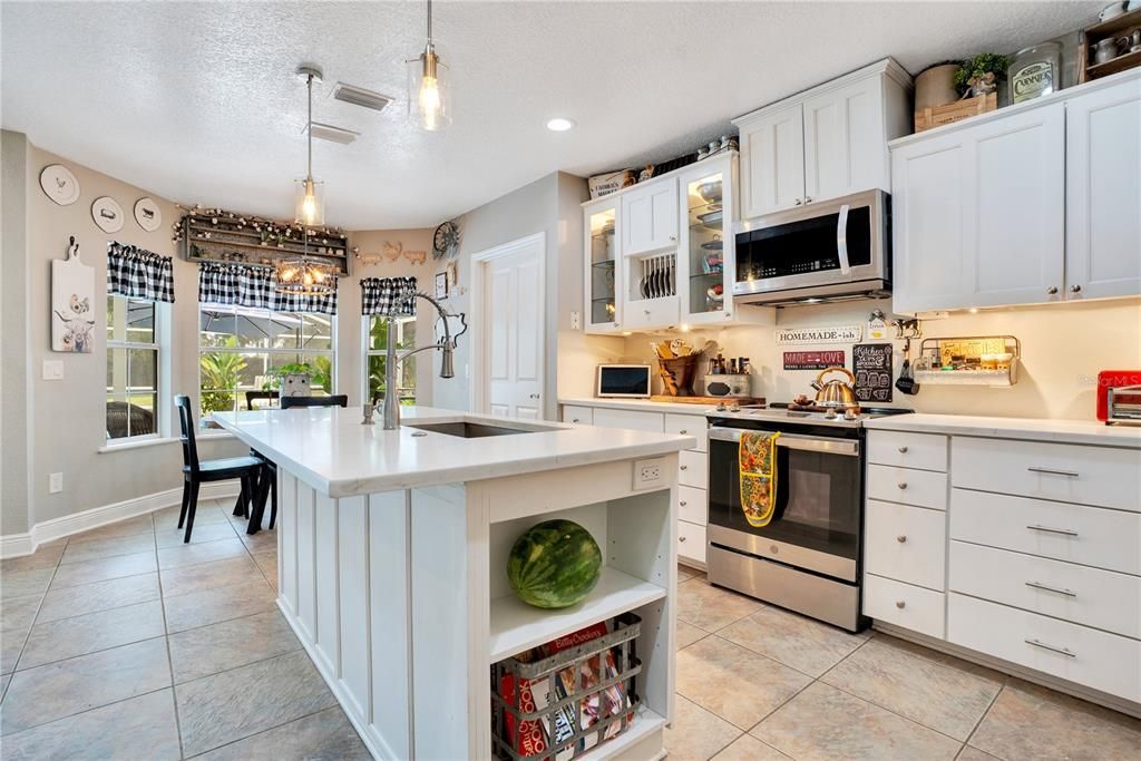 For Sale: $850,000 (5 beds, 3 baths, 4127 Square Feet)