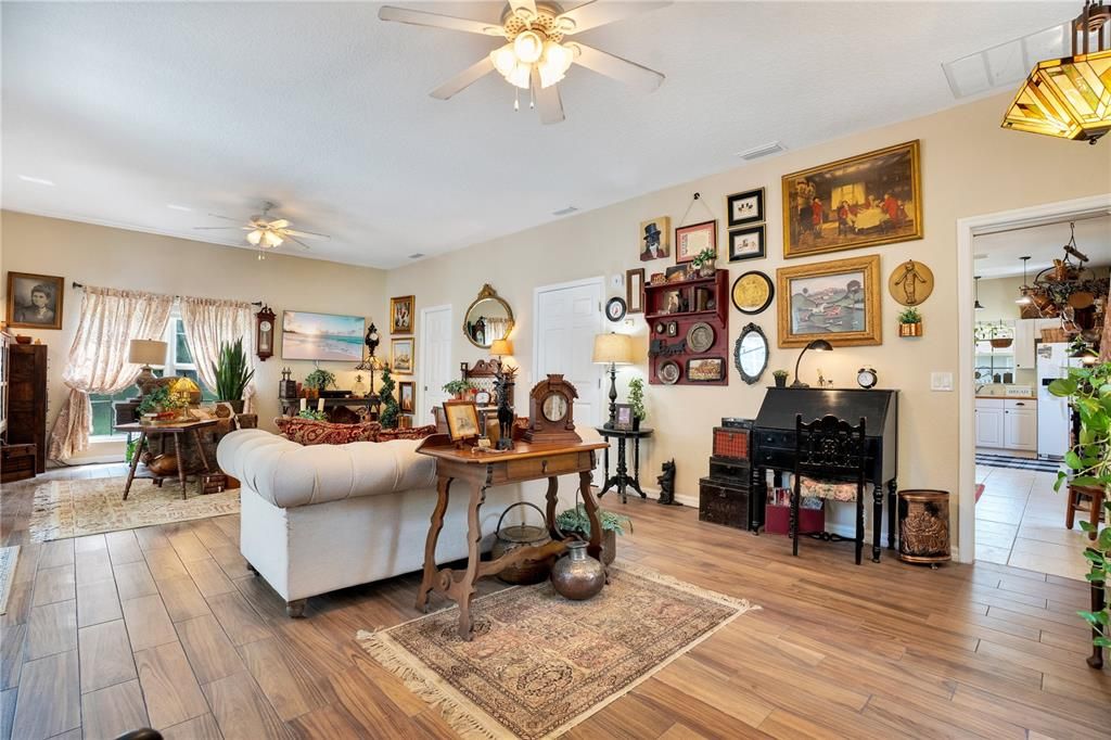 For Sale: $850,000 (5 beds, 3 baths, 4127 Square Feet)