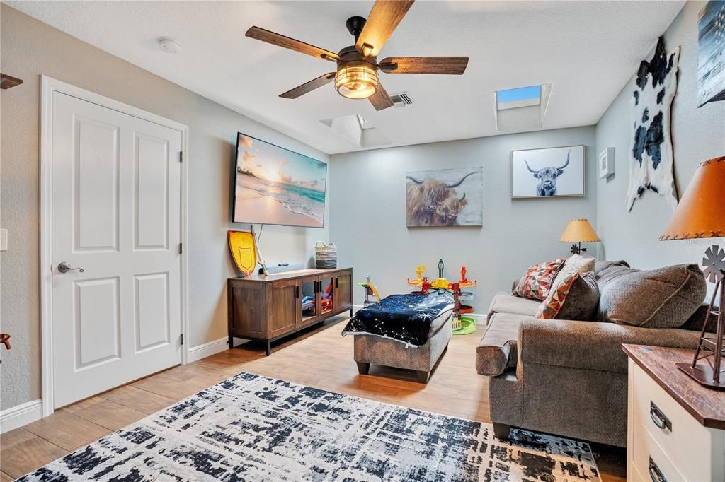 For Sale: $850,000 (5 beds, 3 baths, 4127 Square Feet)