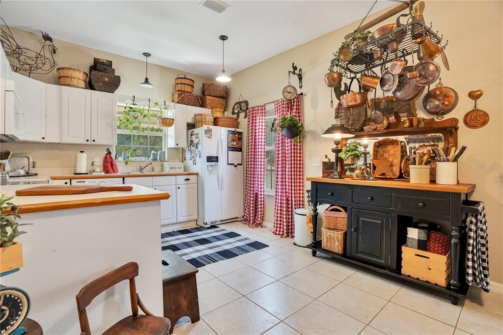 For Sale: $850,000 (5 beds, 3 baths, 4127 Square Feet)