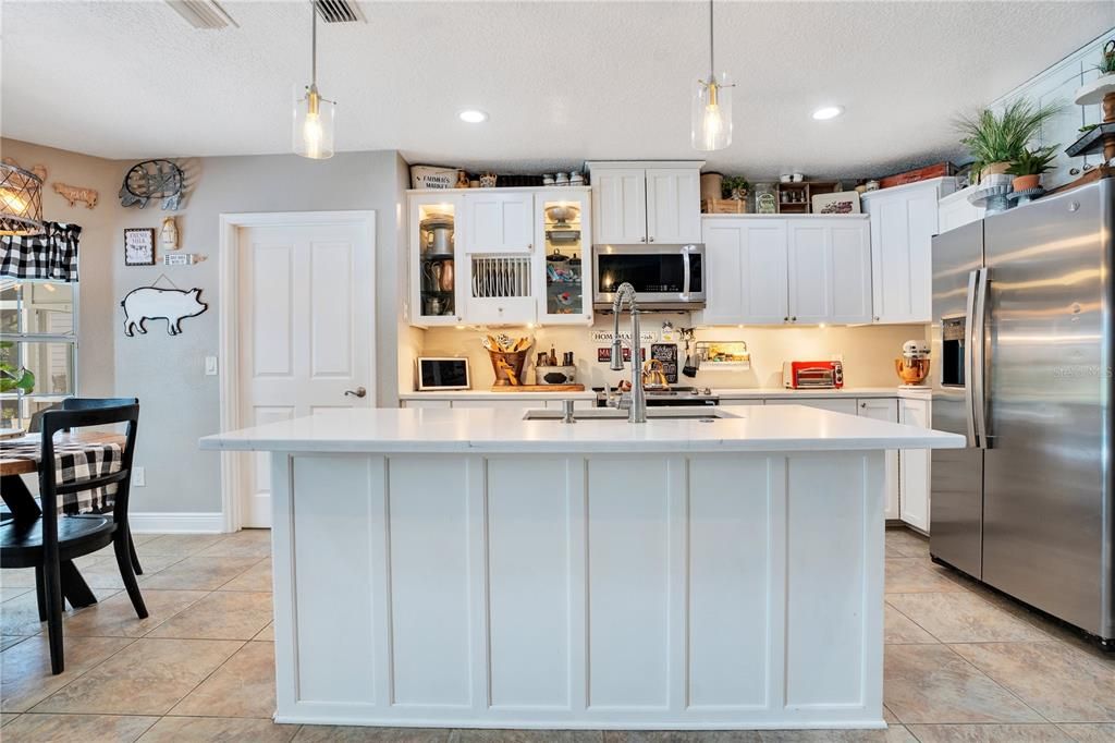 For Sale: $850,000 (5 beds, 3 baths, 4127 Square Feet)