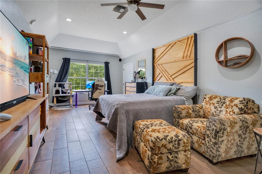 For Sale: $850,000 (5 beds, 3 baths, 4127 Square Feet)