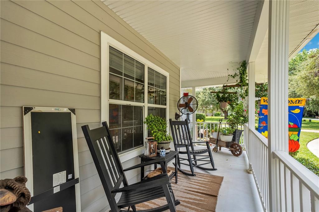 For Sale: $850,000 (5 beds, 3 baths, 4127 Square Feet)