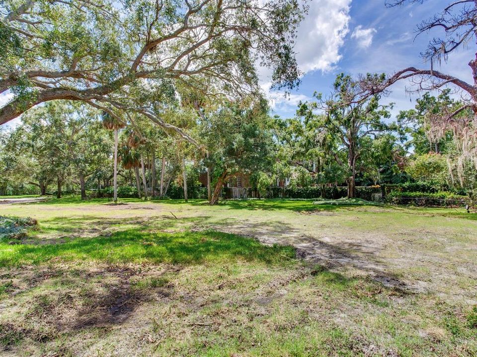 На продажу: $5,200,000 (0.59 acres)