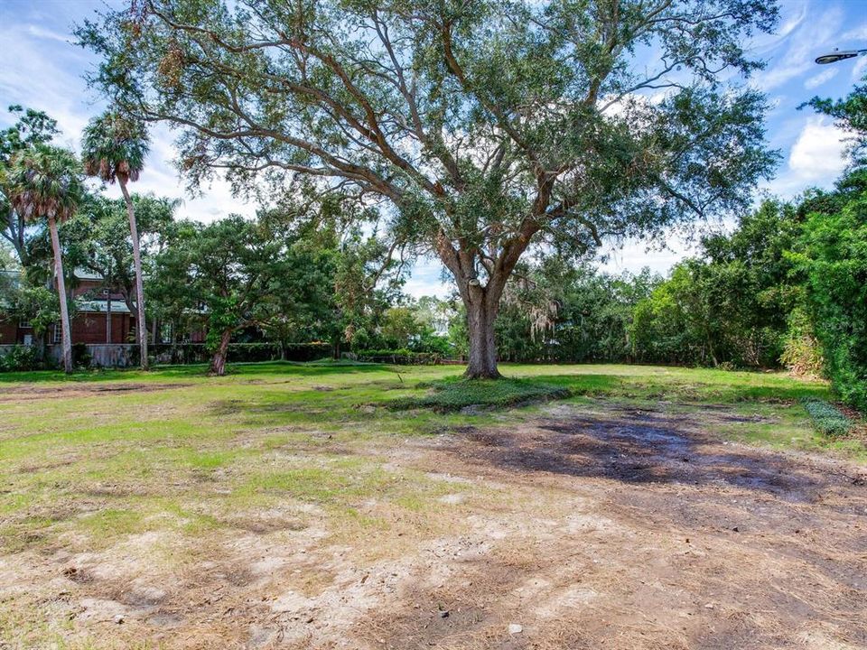 На продажу: $5,200,000 (0.59 acres)