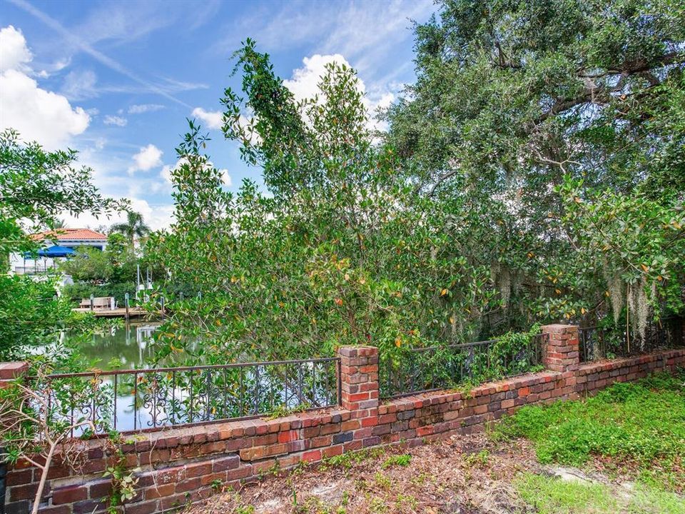 На продажу: $5,200,000 (0.59 acres)