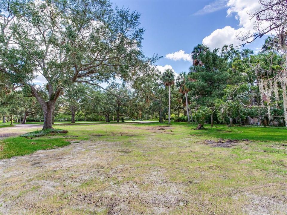 На продажу: $5,200,000 (0.59 acres)