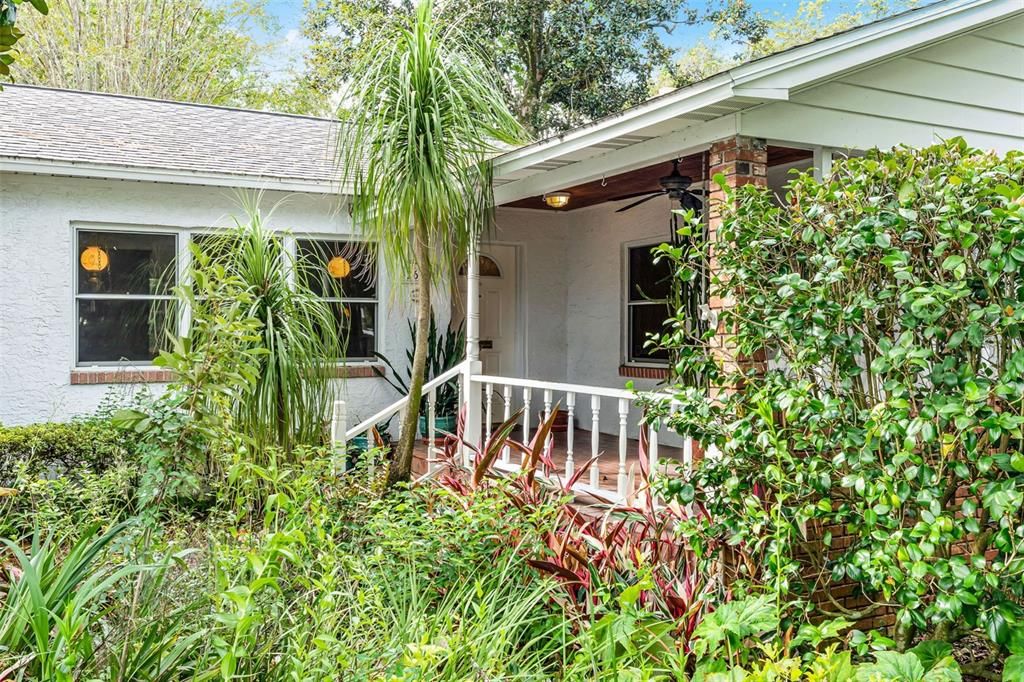 合同活跃: $750,000 (4 贝兹, 3 浴室, 2497 平方英尺)