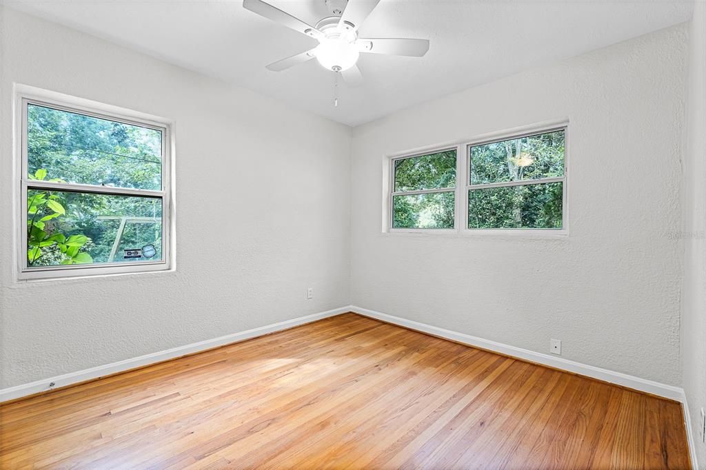 合同活跃: $750,000 (4 贝兹, 3 浴室, 2497 平方英尺)