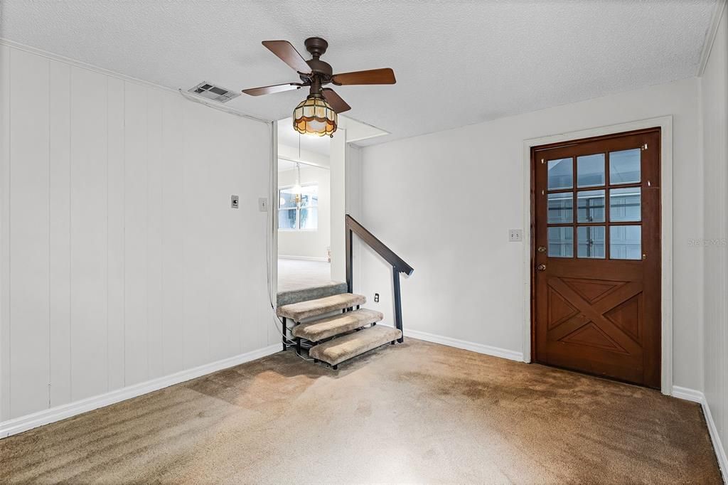 合同活跃: $750,000 (4 贝兹, 3 浴室, 2497 平方英尺)