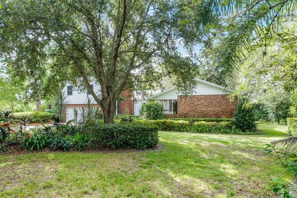 合同活跃: $750,000 (4 贝兹, 3 浴室, 2497 平方英尺)