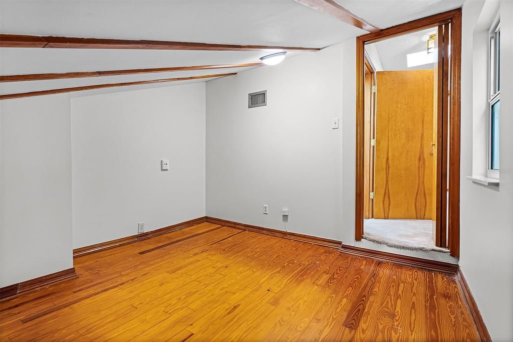 合同活跃: $750,000 (4 贝兹, 3 浴室, 2497 平方英尺)