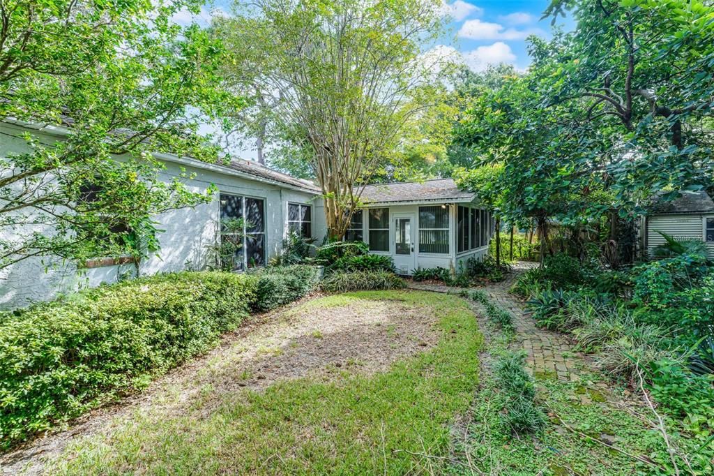 合同活跃: $750,000 (4 贝兹, 3 浴室, 2497 平方英尺)