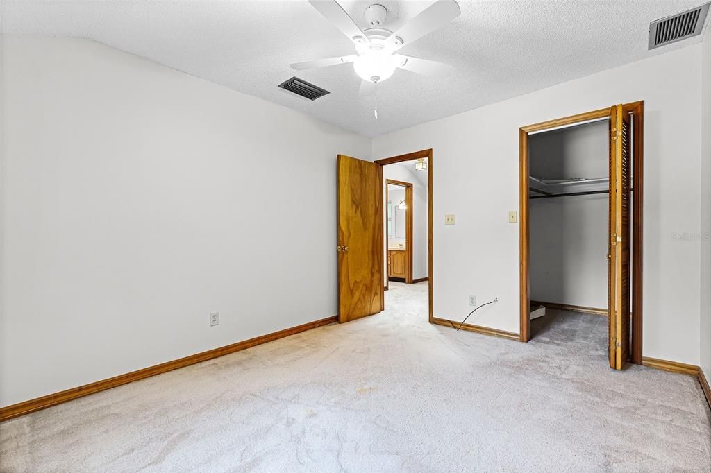 合同活跃: $750,000 (4 贝兹, 3 浴室, 2497 平方英尺)