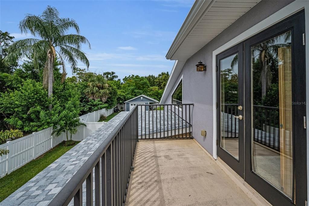 合同活跃: $648,500 (3 贝兹, 2 浴室, 2207 平方英尺)