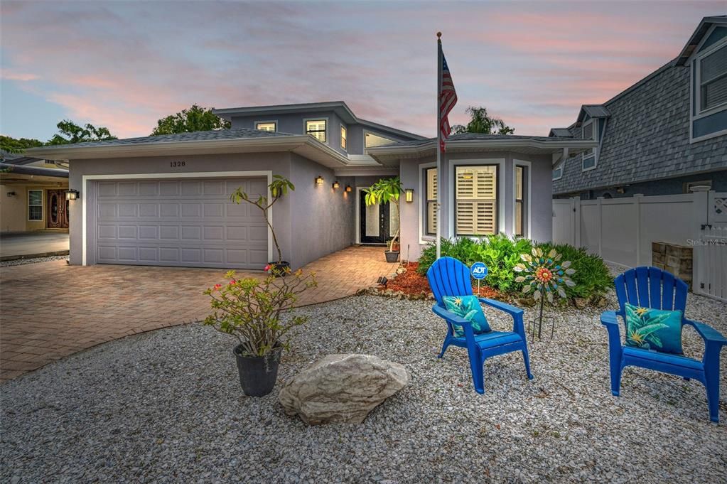 合同活跃: $648,500 (3 贝兹, 2 浴室, 2207 平方英尺)