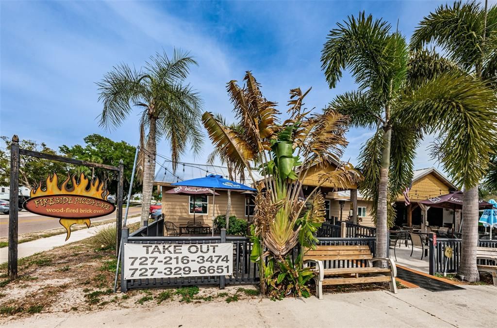 合同活跃: $648,500 (3 贝兹, 2 浴室, 2207 平方英尺)