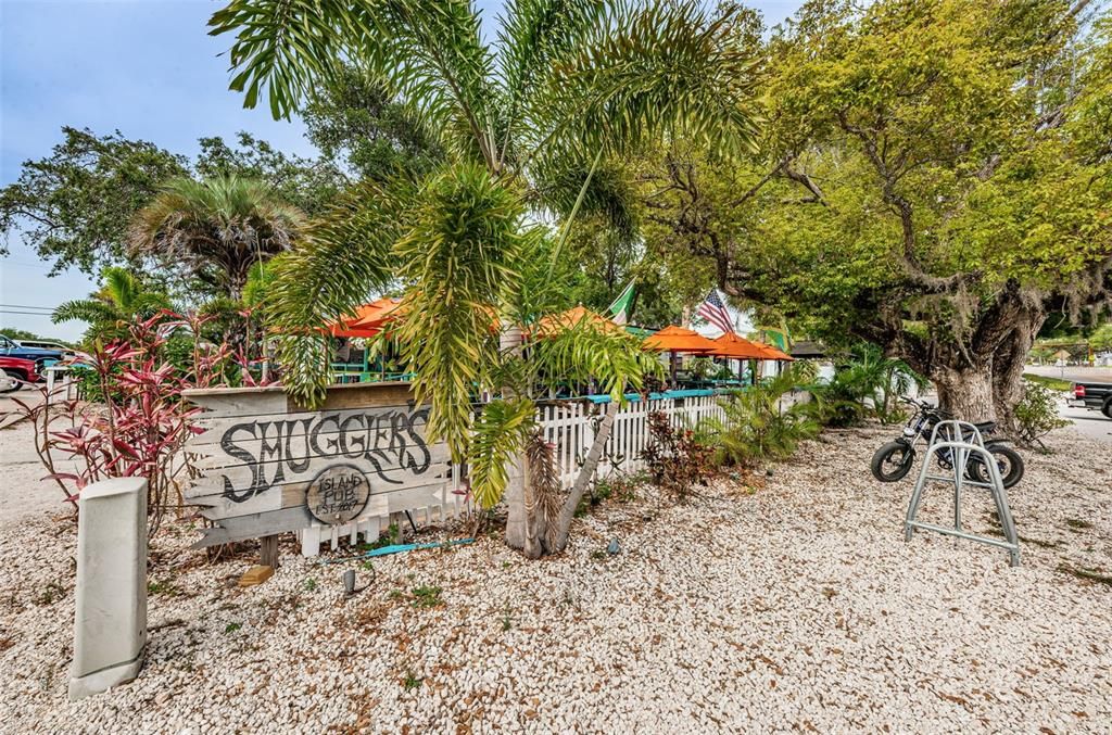 合同活跃: $648,500 (3 贝兹, 2 浴室, 2207 平方英尺)