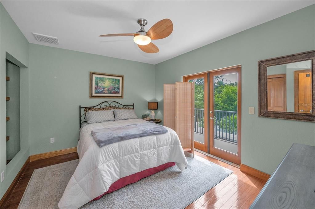 合同活跃: $648,500 (3 贝兹, 2 浴室, 2207 平方英尺)