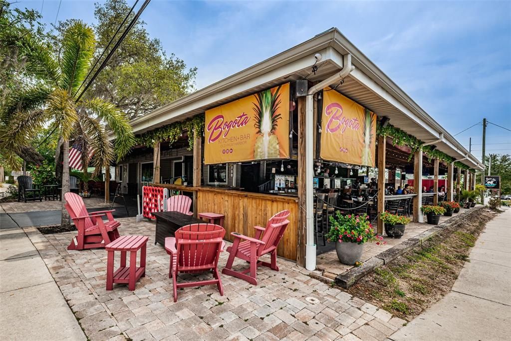 合同活跃: $648,500 (3 贝兹, 2 浴室, 2207 平方英尺)