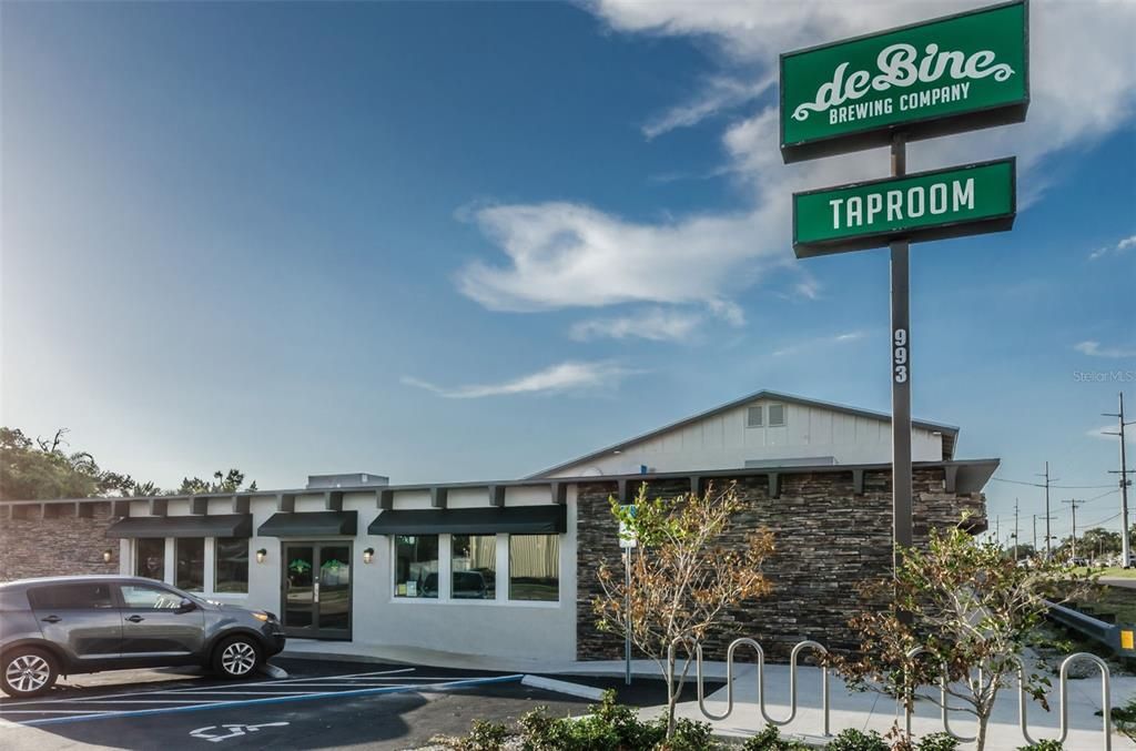 合同活跃: $648,500 (3 贝兹, 2 浴室, 2207 平方英尺)