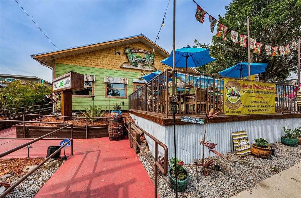 合同活跃: $648,500 (3 贝兹, 2 浴室, 2207 平方英尺)