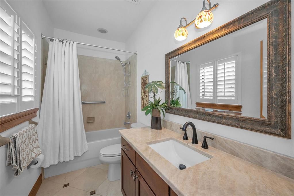 合同活跃: $648,500 (3 贝兹, 2 浴室, 2207 平方英尺)