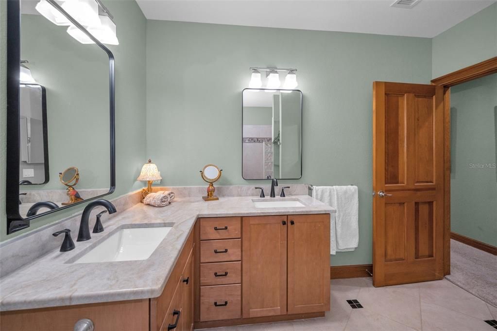 合同活跃: $648,500 (3 贝兹, 2 浴室, 2207 平方英尺)