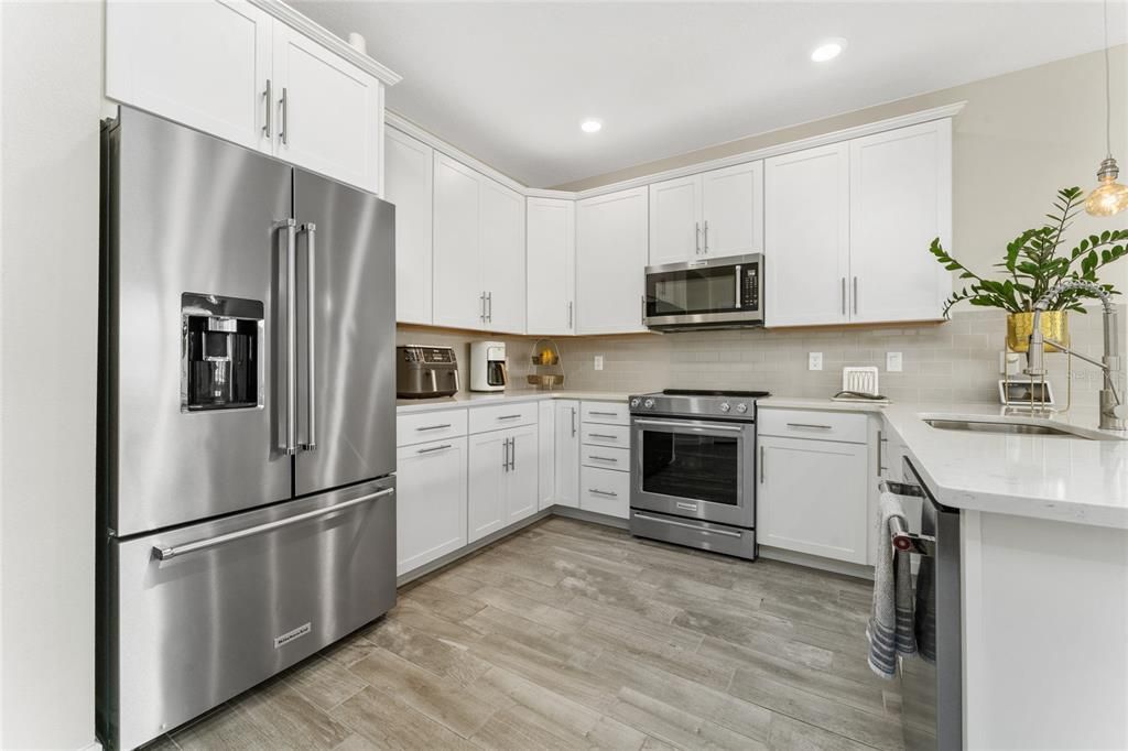 Active With Contract: $434,900 (4 beds, 3 baths, 1809 Square Feet)