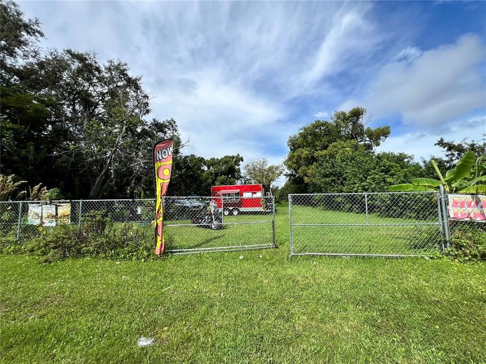 待售: $150,000 (0.25 acres)