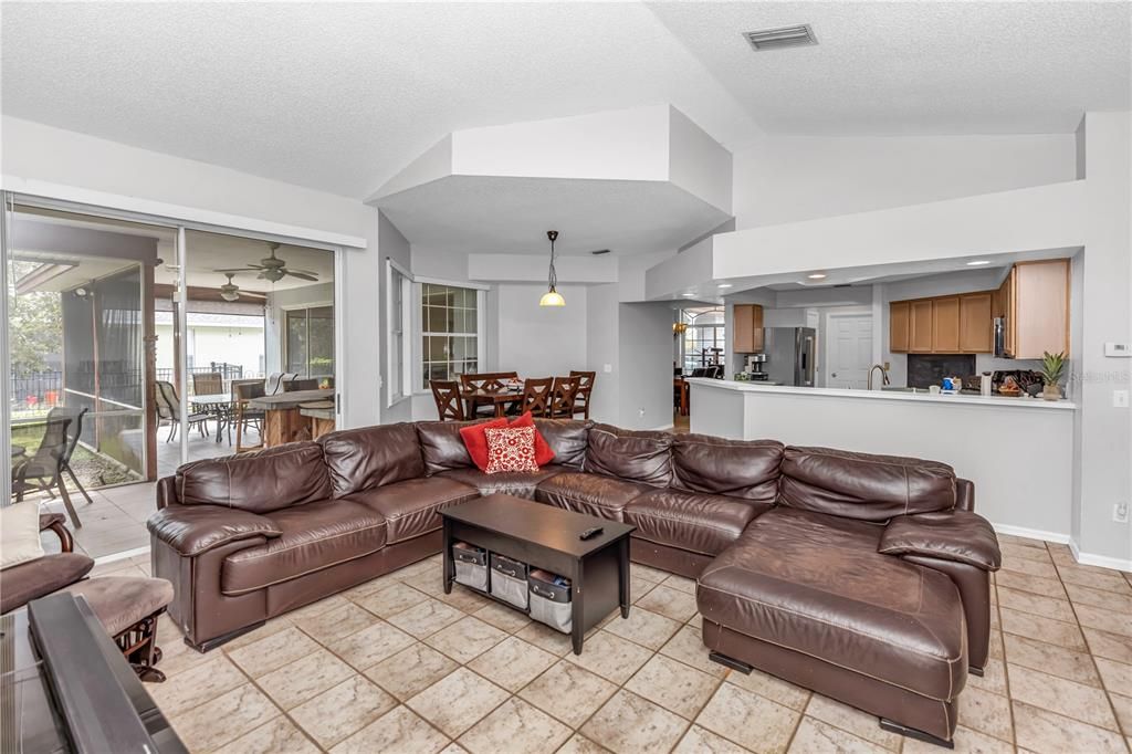 待售: $440,000 (4 贝兹, 3 浴室, 2486 平方英尺)