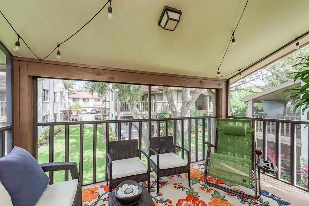 待售: $235,000 (2 贝兹, 2 浴室, 1060 平方英尺)