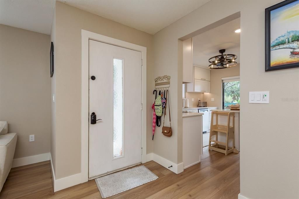 待售: $235,000 (2 贝兹, 2 浴室, 1060 平方英尺)