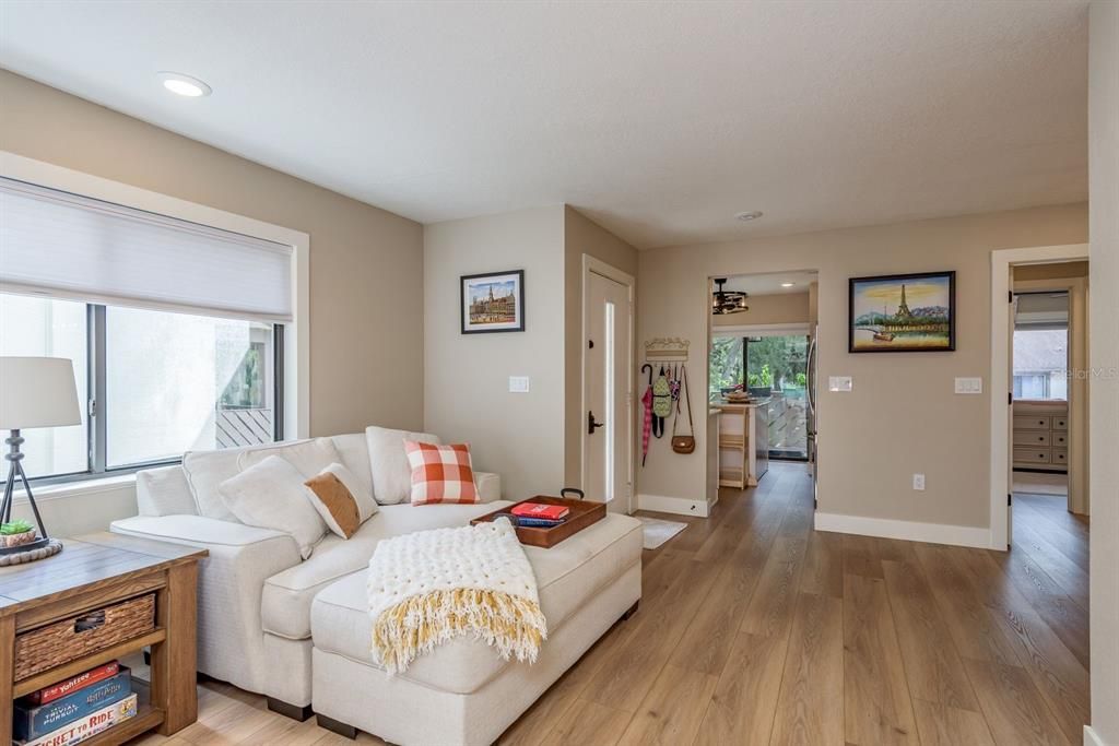 待售: $235,000 (2 贝兹, 2 浴室, 1060 平方英尺)