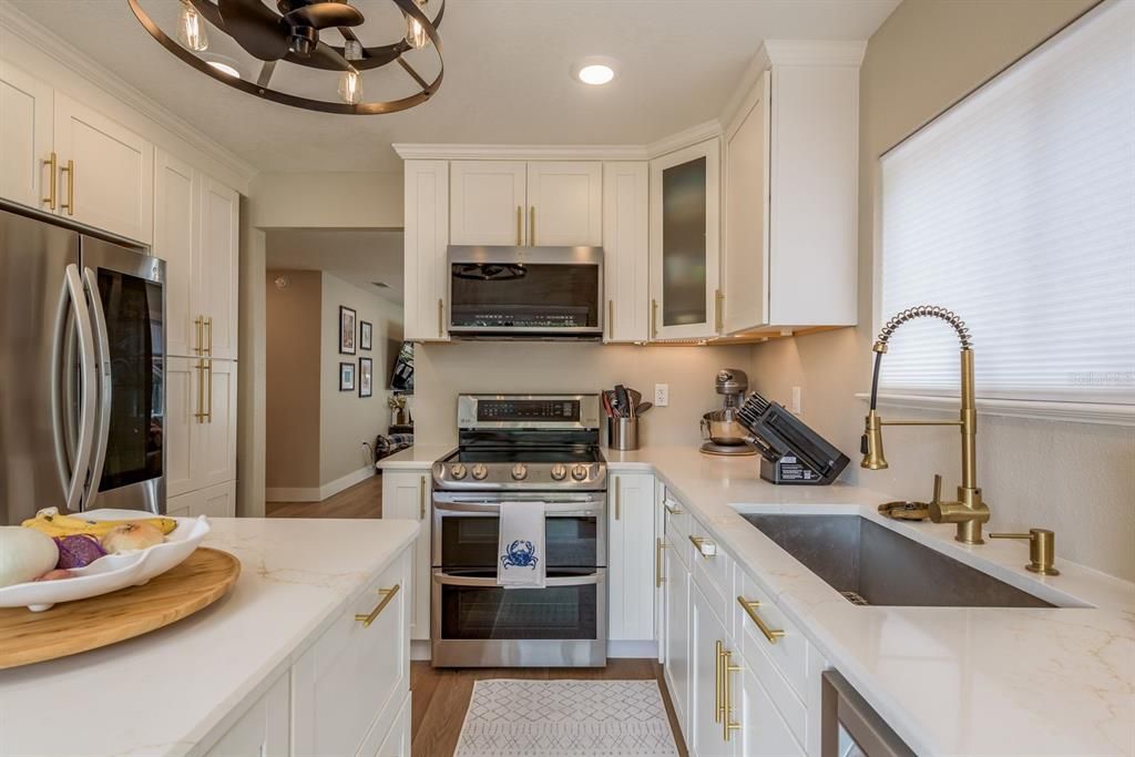 待售: $235,000 (2 贝兹, 2 浴室, 1060 平方英尺)