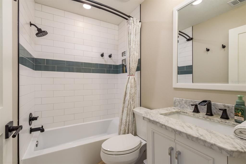 待售: $235,000 (2 贝兹, 2 浴室, 1060 平方英尺)